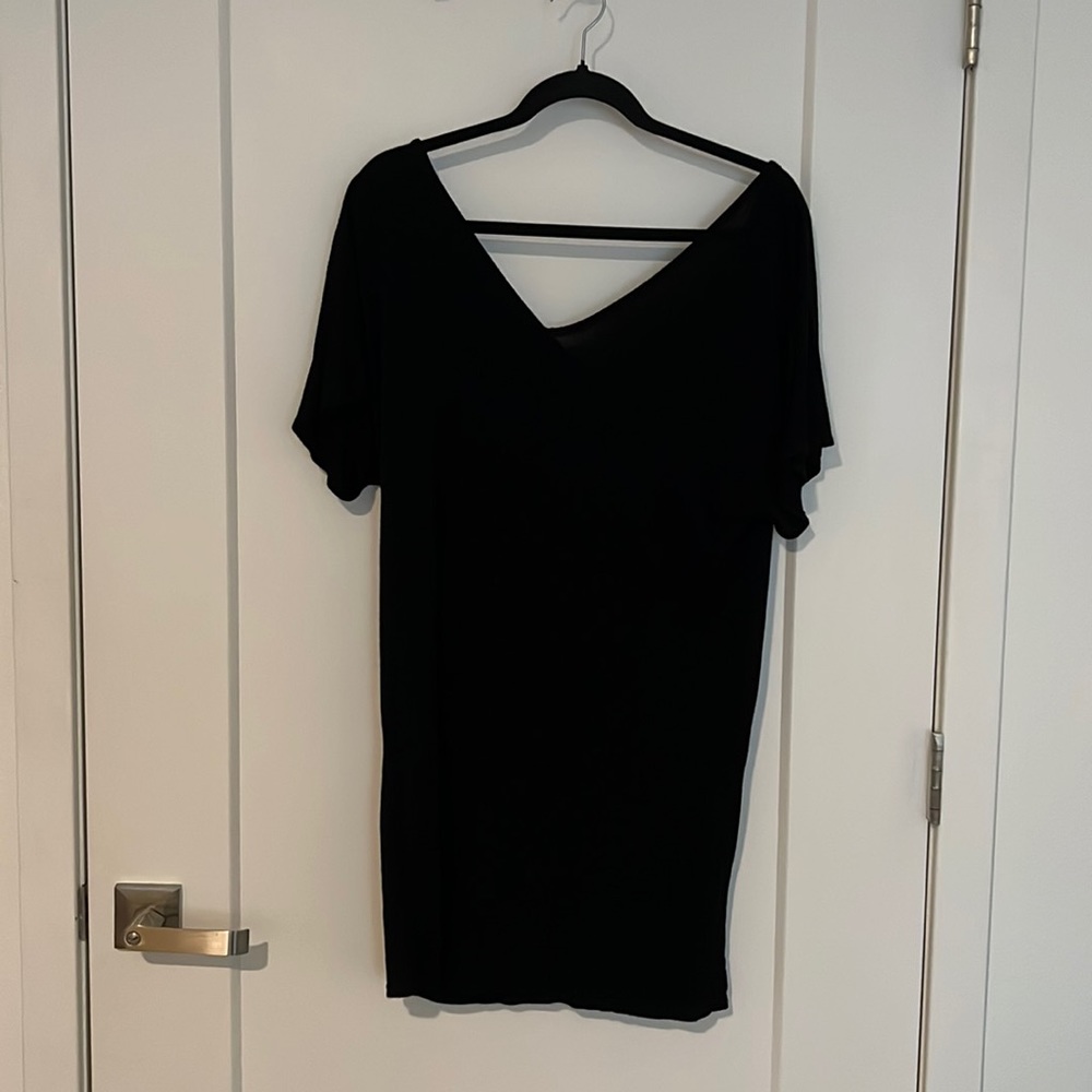Pretty little thing black low cut t shirt dress